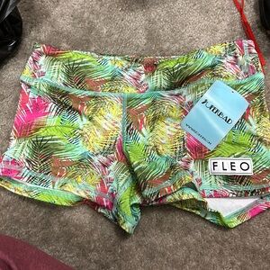 Fleo shorts NWT SIZE M